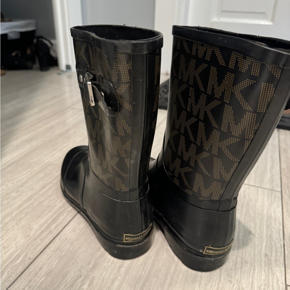 Michaels Kors rain boots size 8 - Picture 3 of 4
